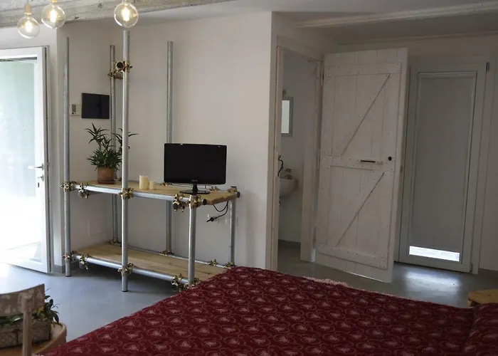 Capannone111 住宿加早餐酒店 3*